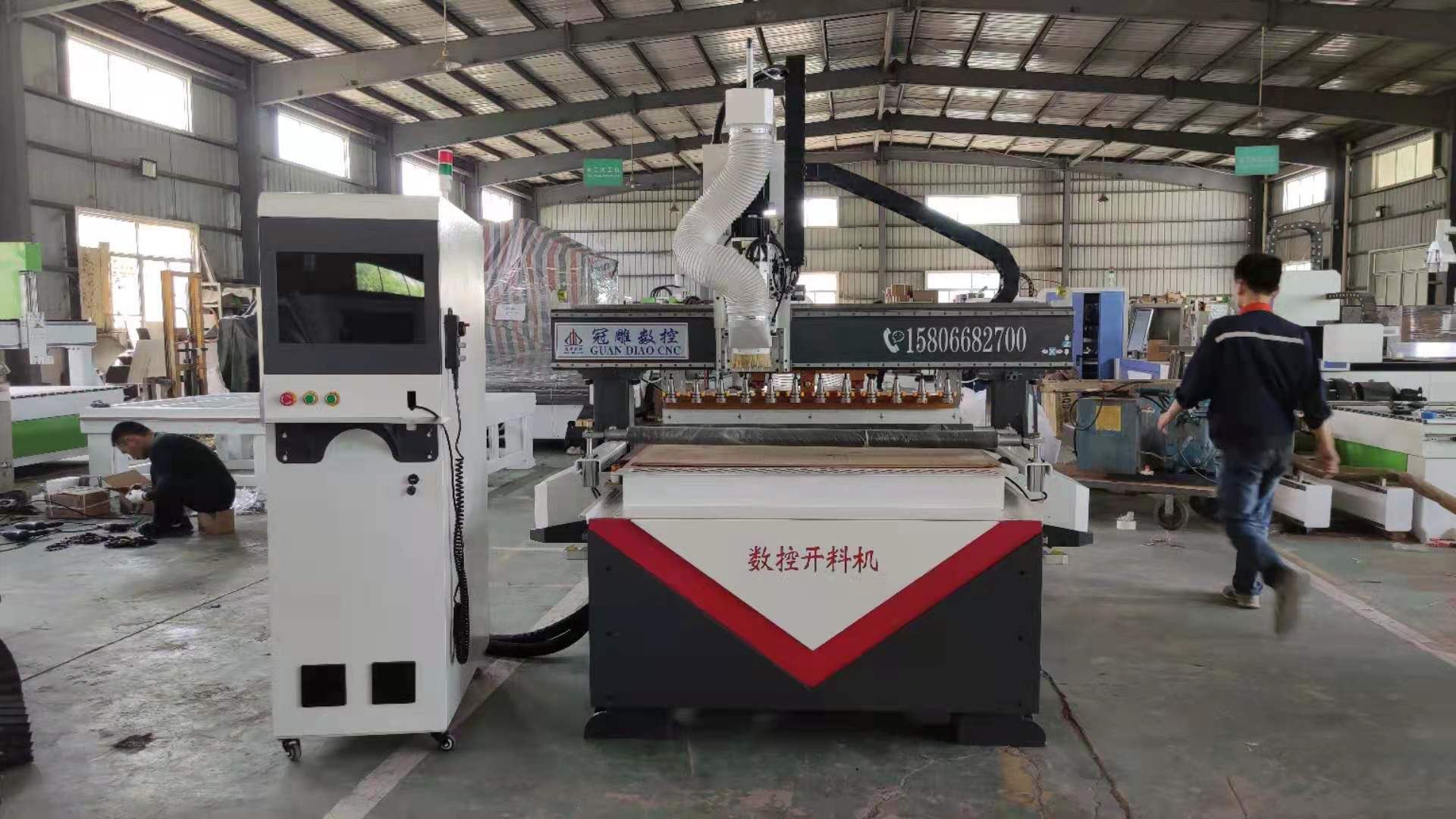 How Does The Furniture Factory Choose The Suitable Woodworking Machine?
